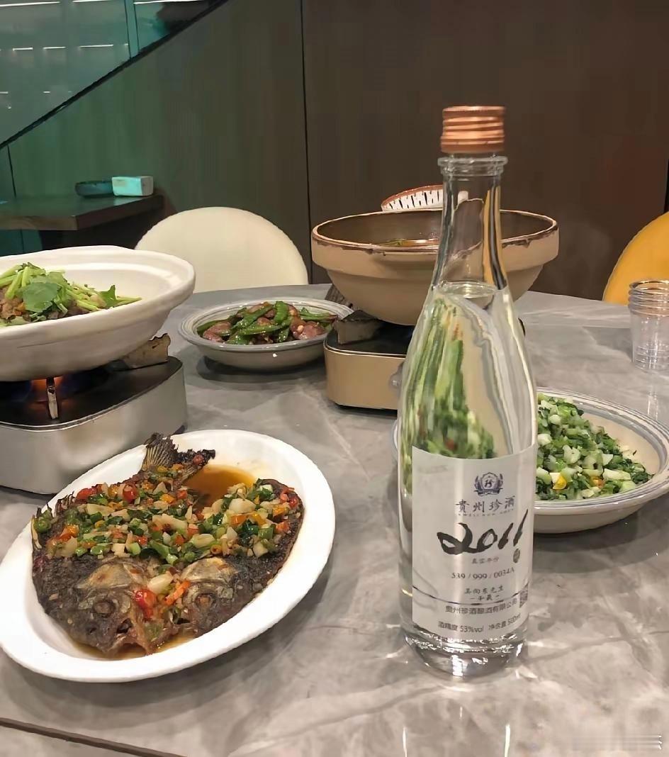 这瓶酒看上去平淡无奇，但一般人喝不起！ 