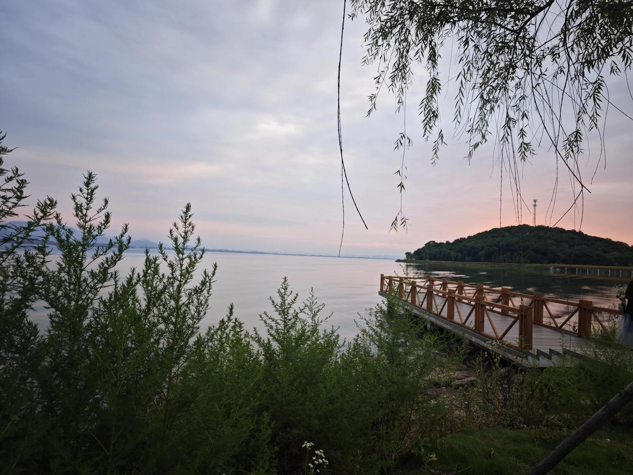 其实像大冶湖这样的旅游资源国内太多太多了，只是缺一个“故事”。
你来了，就是故事