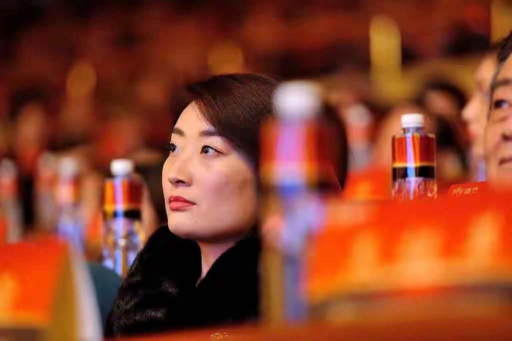 宗馥莉辞职娃哈哈：378天掌舵戛然而止，不是逃兵，是战略转移？
 
“AD钙奶的