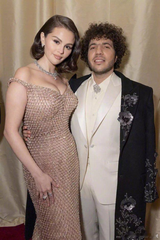 赛琳娜9月结婚赛琳娜9月举办婚礼 据外媒，“傻脸娜”和未婚夫Benny Blan