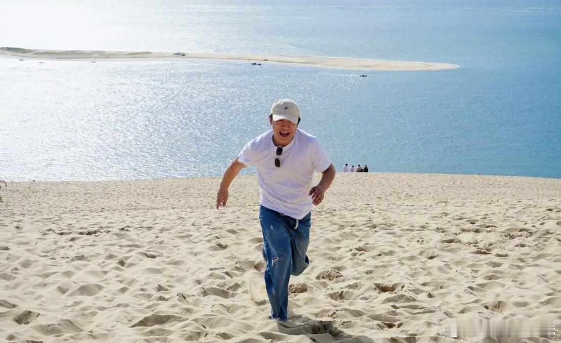 黄渤青岛话的神 黄渤的青岛话为什么这么有观众缘？我想是因为它不装、不端，充满了市