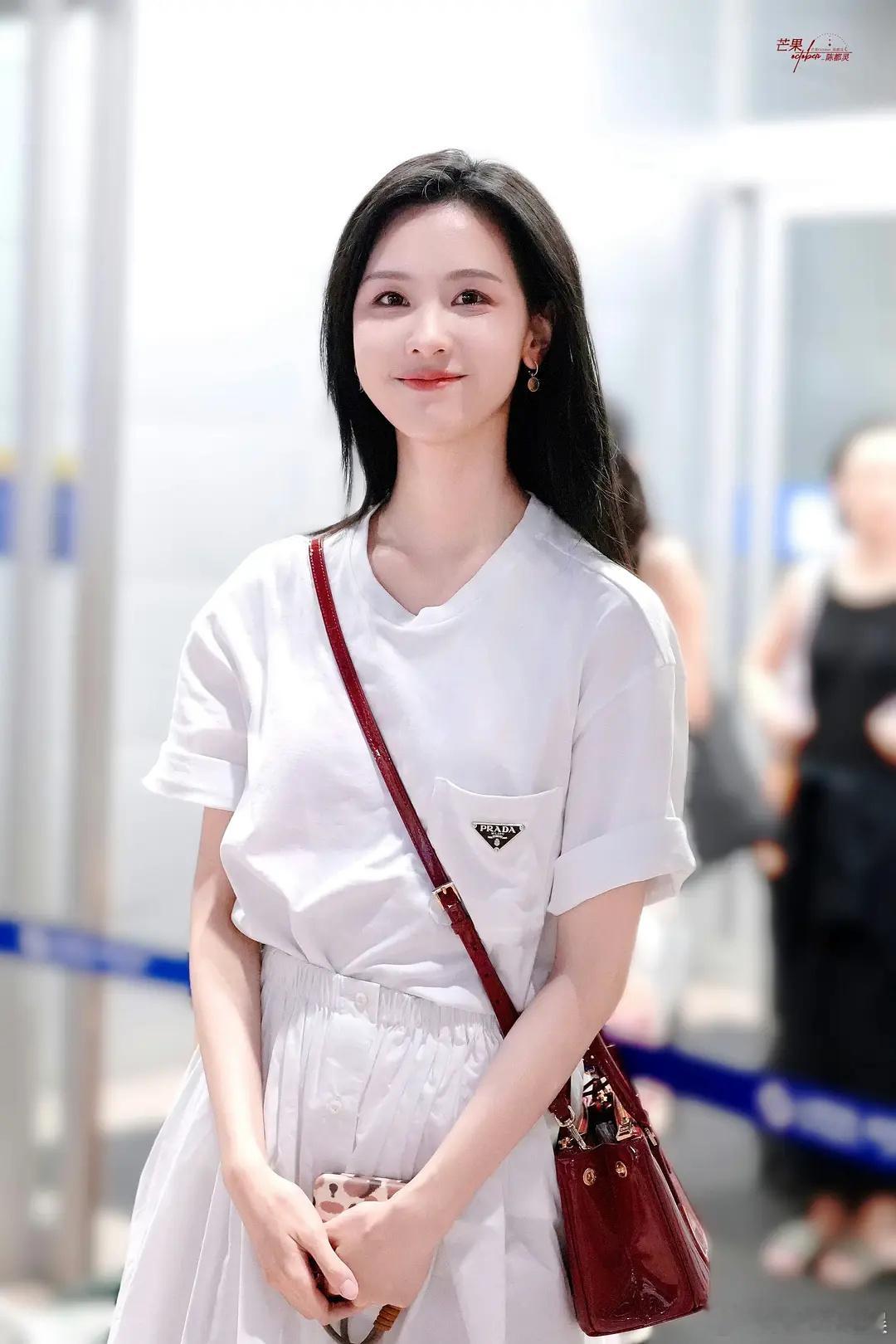 陈都灵站姐审美不太行啊，粉丝精修怎么能修成这样的美妆蛋… ​​​