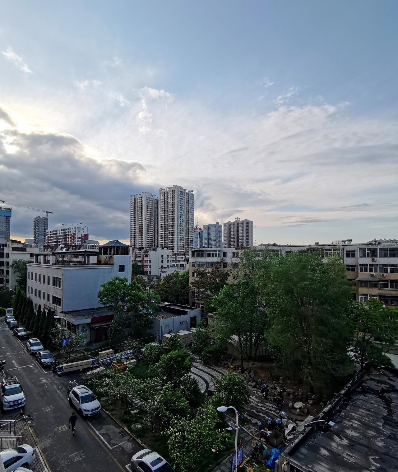 我认为可以要，分手后最尴尬的从来不是体面告别，而是翻旧账算人情账：当初送的礼物、