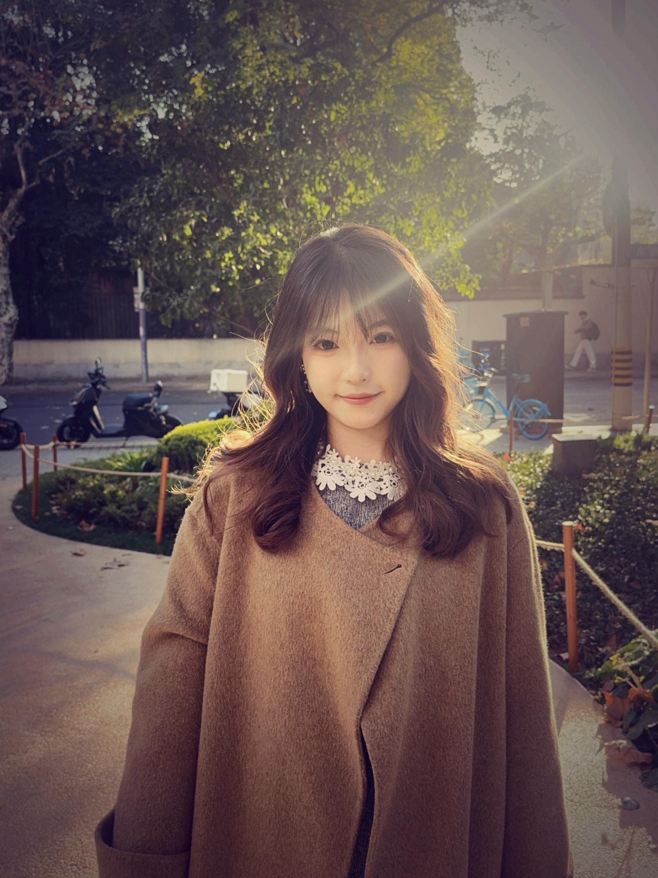 等我下周考完 先奖励自己一套打游戏的键盘鼠标 再带自己去买一身新衣服 ...