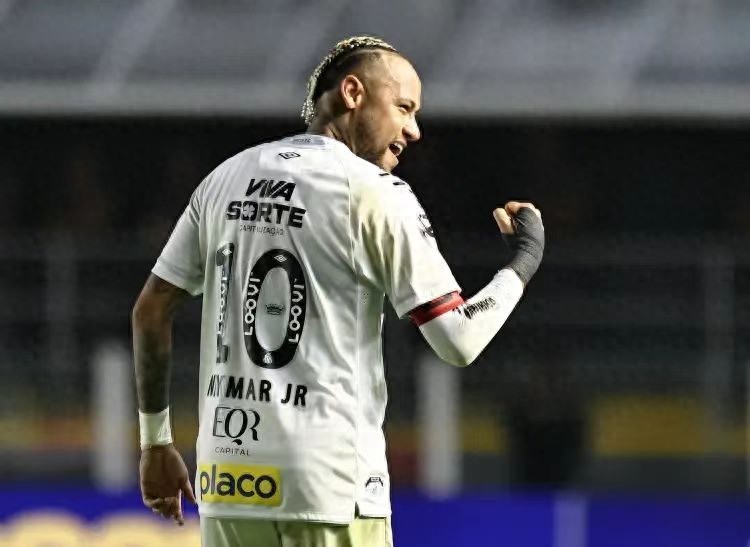 技术下滑厉害！内马尔两次彩虹过人均失败，仍未获国家队主帅认可