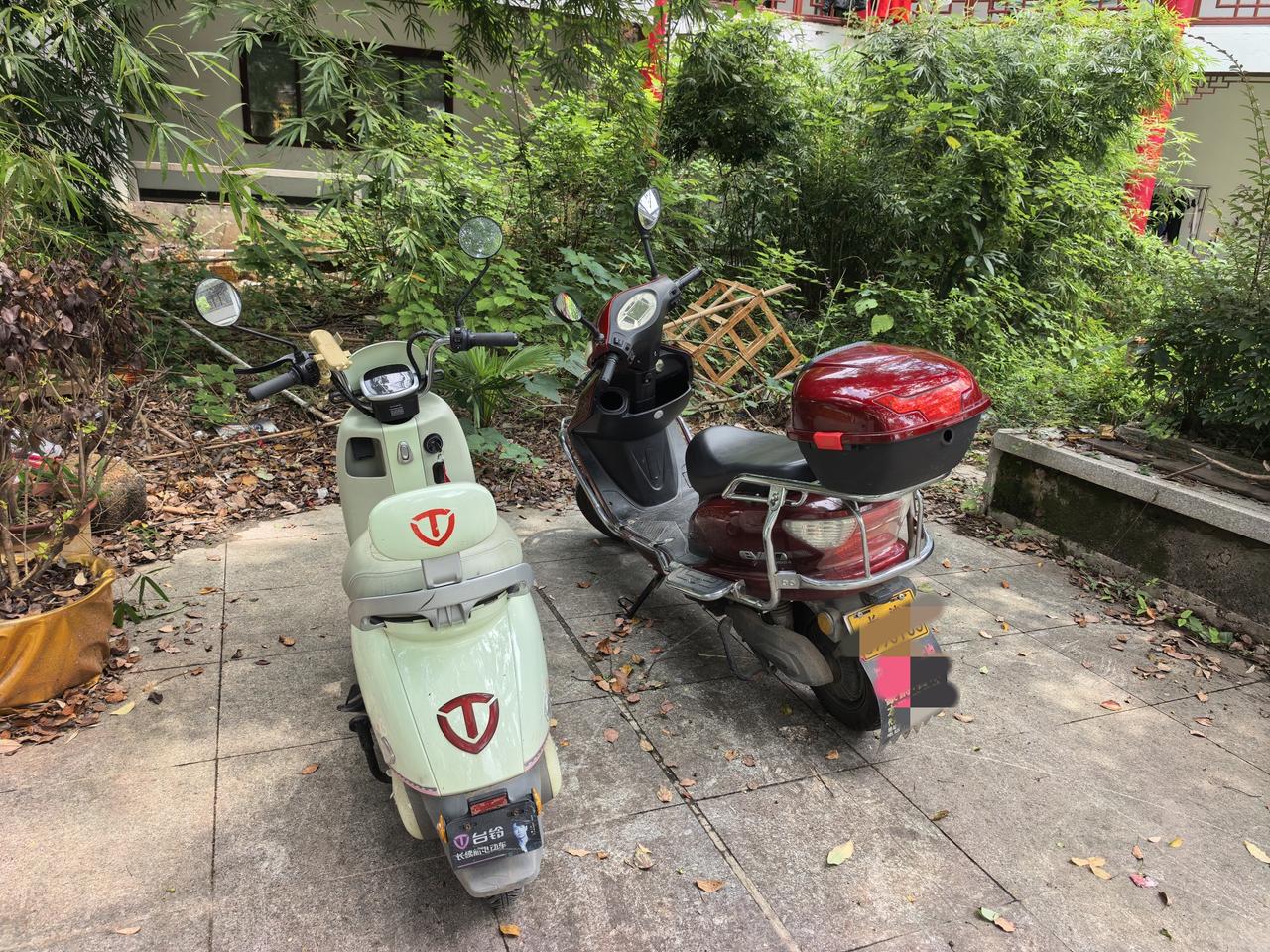 现在真的没人偷电驴了吗？
刚出来吃饭，骑电驴出来，发现停在我旁边那个电驴，他连钥