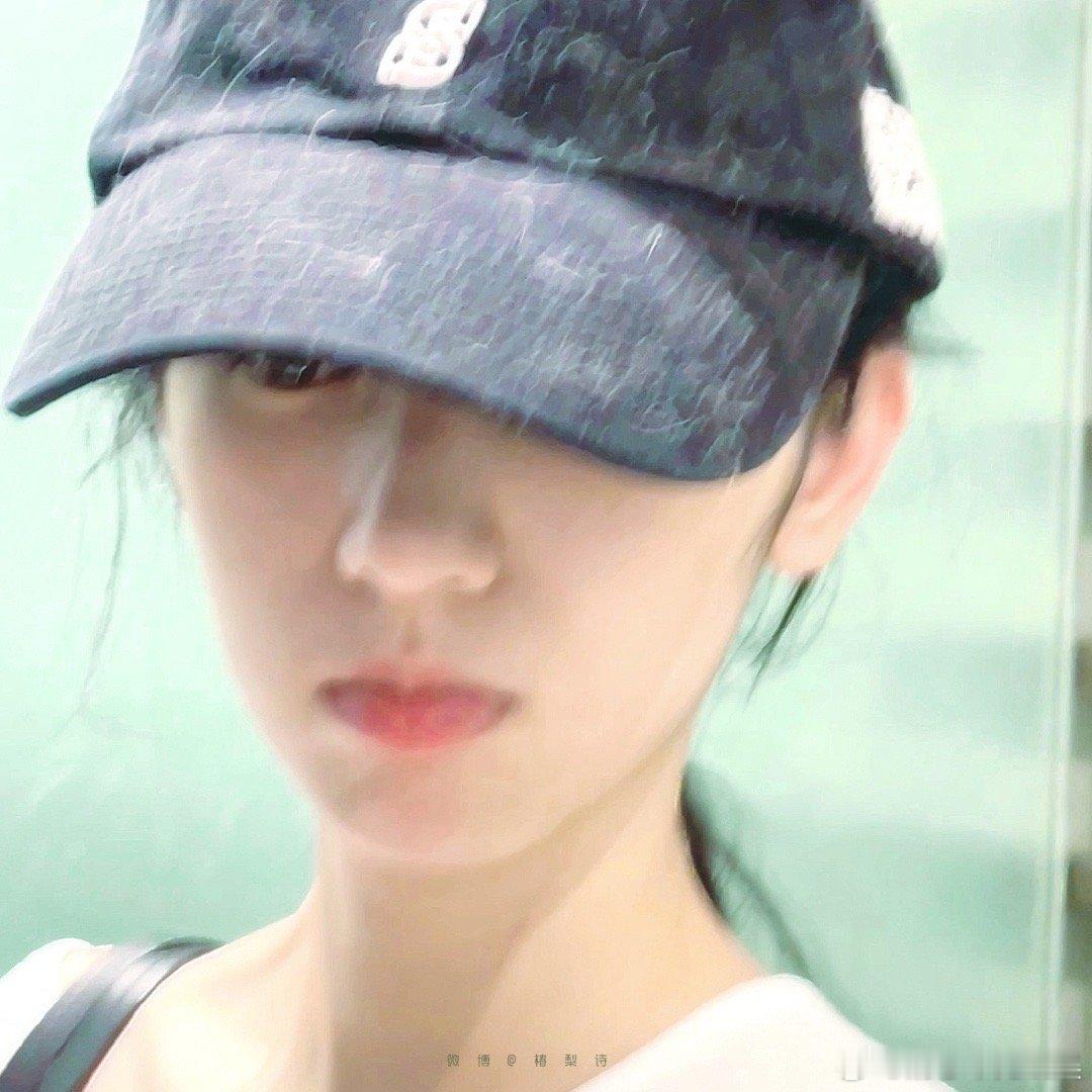 怪不得周也女粉战斗力这么强，果然是很有少年感 ​​​