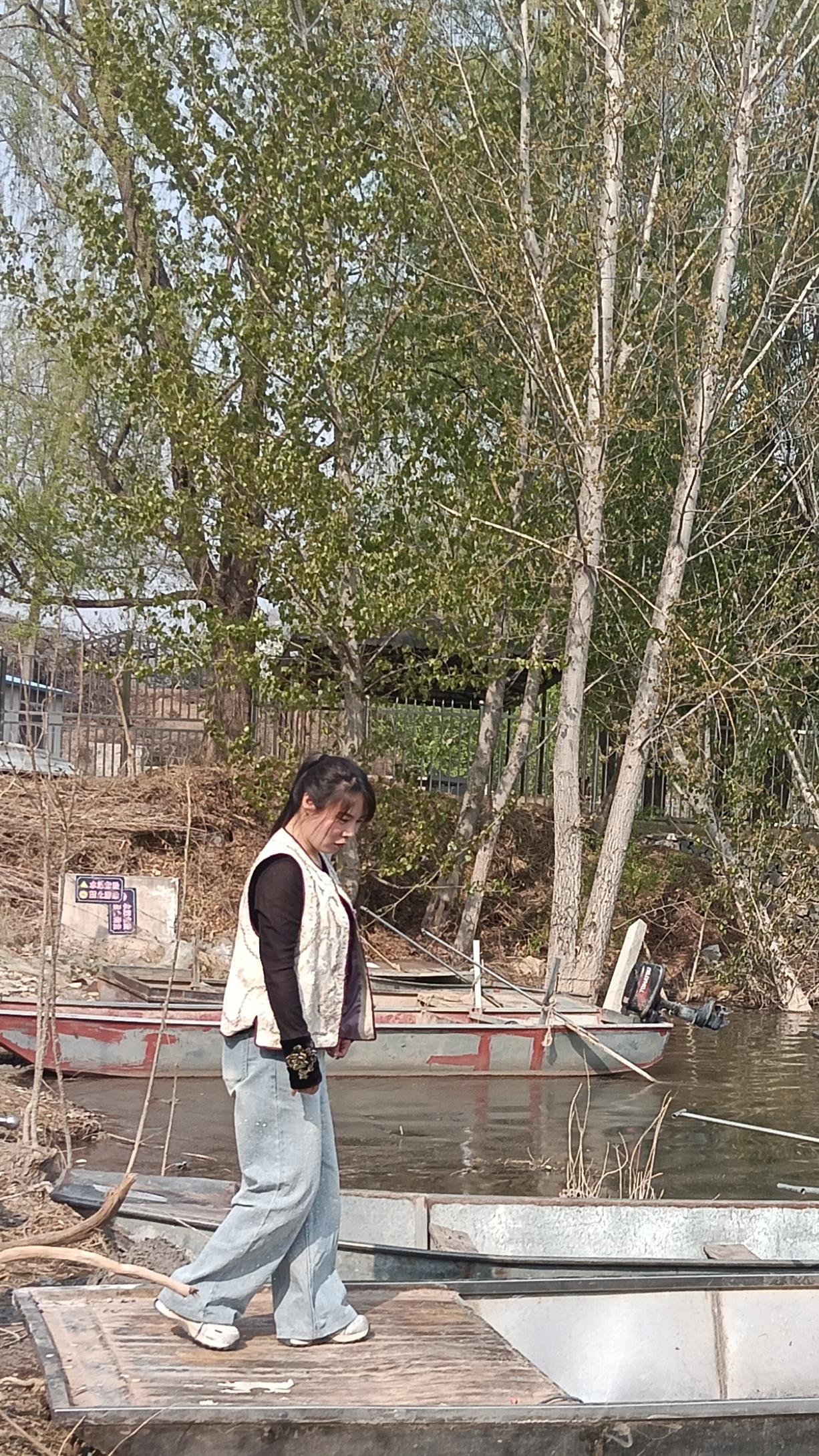 通过离家出走、婚姻冷暴力来寻找存在感的“觉醒”，确实非常愚蠢且错误。它用伤害亲密