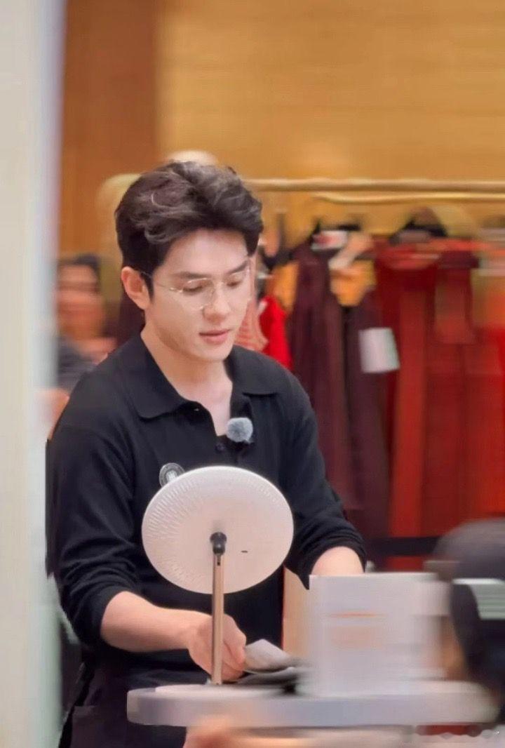 尚雯婕李佳琦准备提前退休尚雯婕合伙人 合伙人第二季看片会上，李佳琦趣味提议和尚雯