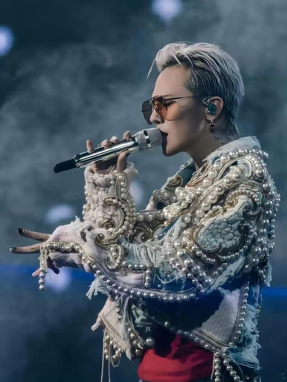 权志龙曼谷见面会两场连开 龙哥对曼谷绝对是真爱！连开两场见面会，BITEC场馆承