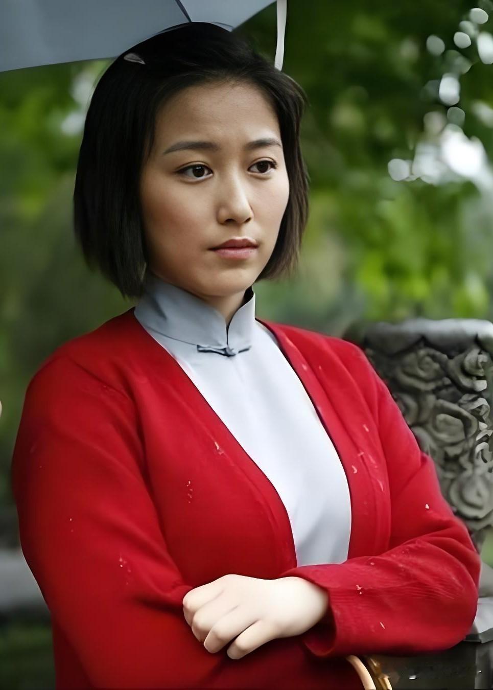 《八千里路云和月》，

发现一个宝藏女演员，

就是在剧中饰演忠诚的中共地下党员