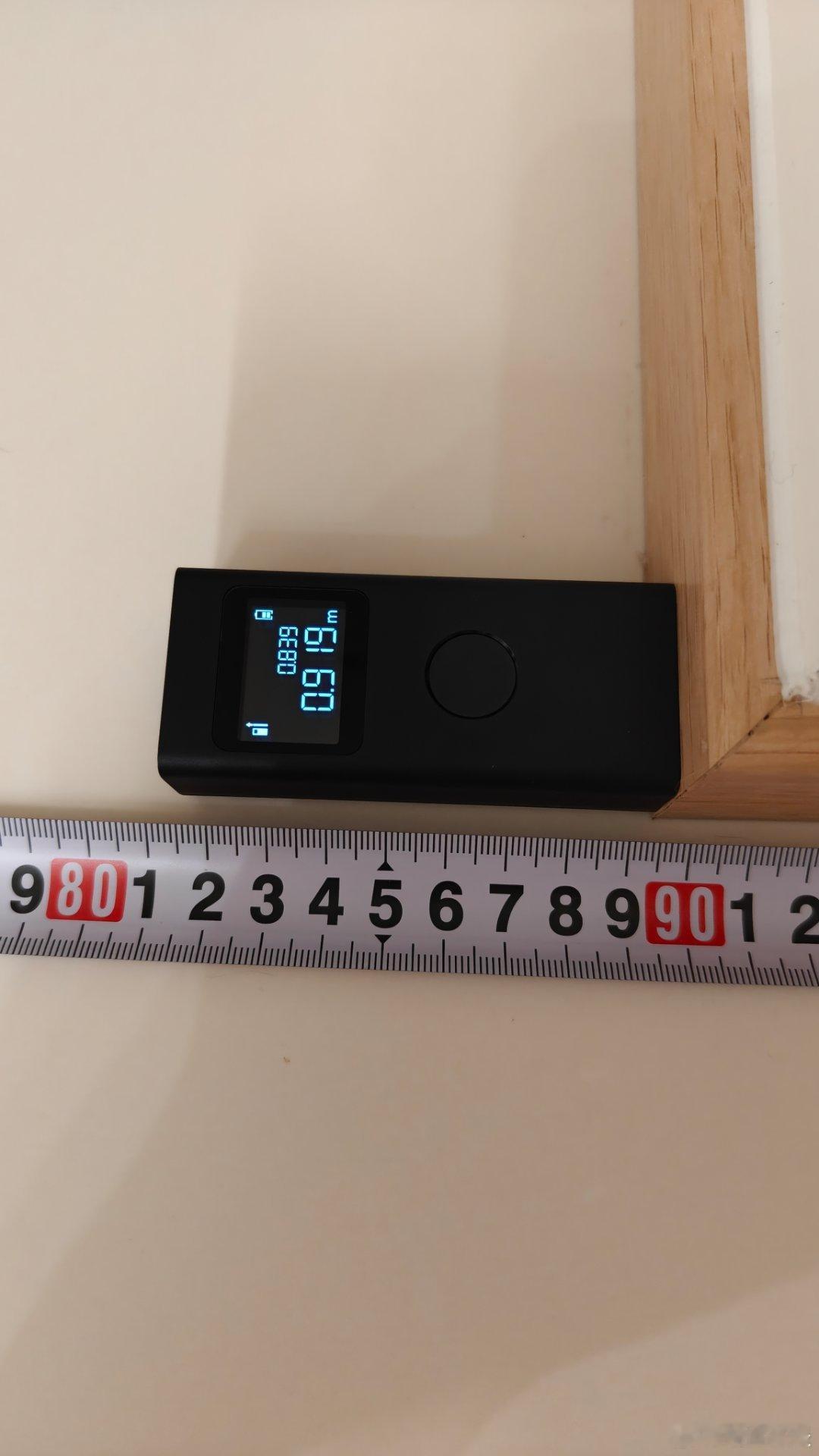 之前为了装修买了个小米激光测距仪，当时量了几次距离发现和工长手量的数据对不上，就