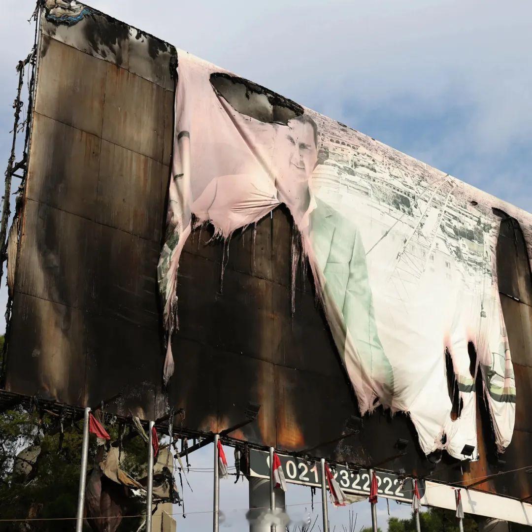 伊朗周五开始从叙利亚撤离其军事指挥官和人员，包括圣城军高级指挥官 《纽约时报》援