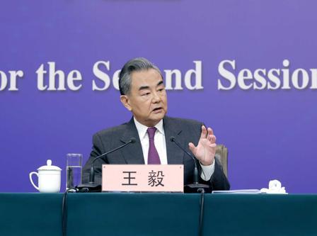 民进党还在忽悠台湾百姓抵触一国两制？王毅早已划死红线无中间地带！2026 国台办