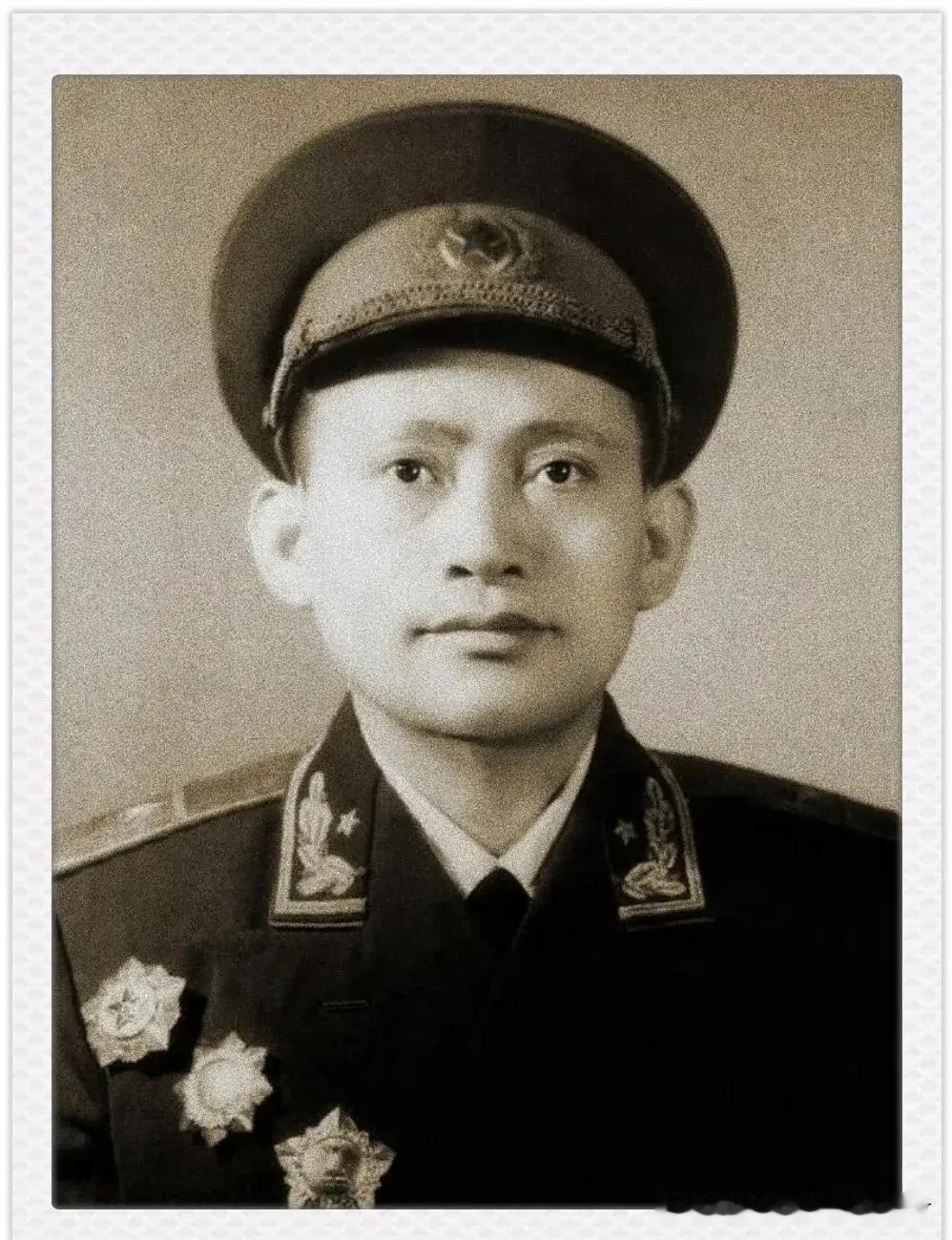 1952年，新中国刚刚成立不久，时任华北军区干部部副部长的甘思和，奉命前往河北邯