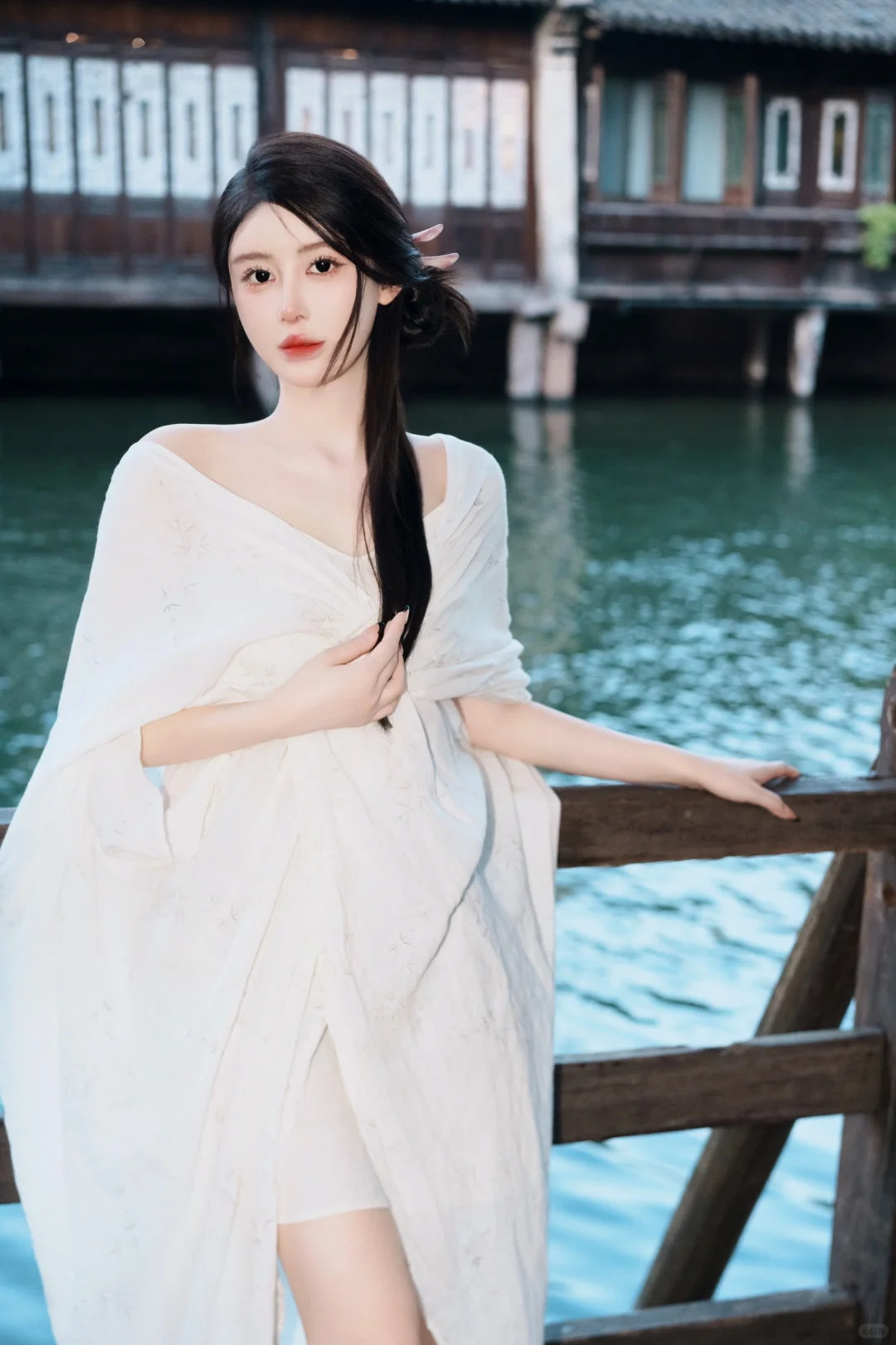 见人间 眼无是非 望岁月 心有玫瑰