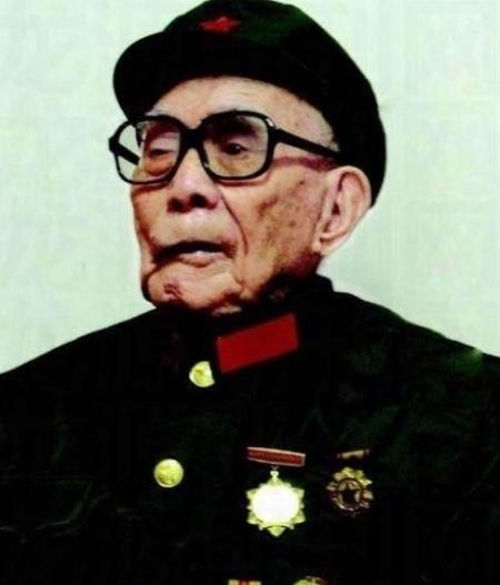 1949年，老红军黄明生回家，十几年仗打完了，他以为是衣锦还乡，结果推开门，家没