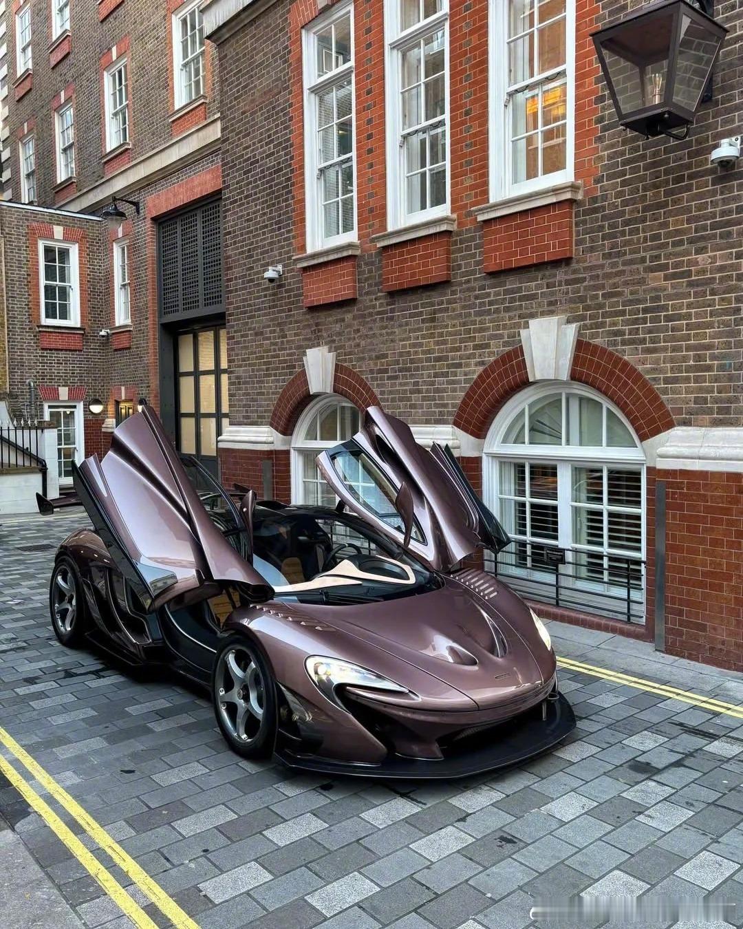 McLaren P1 GTR，圣诞氛围拉满了🎄 