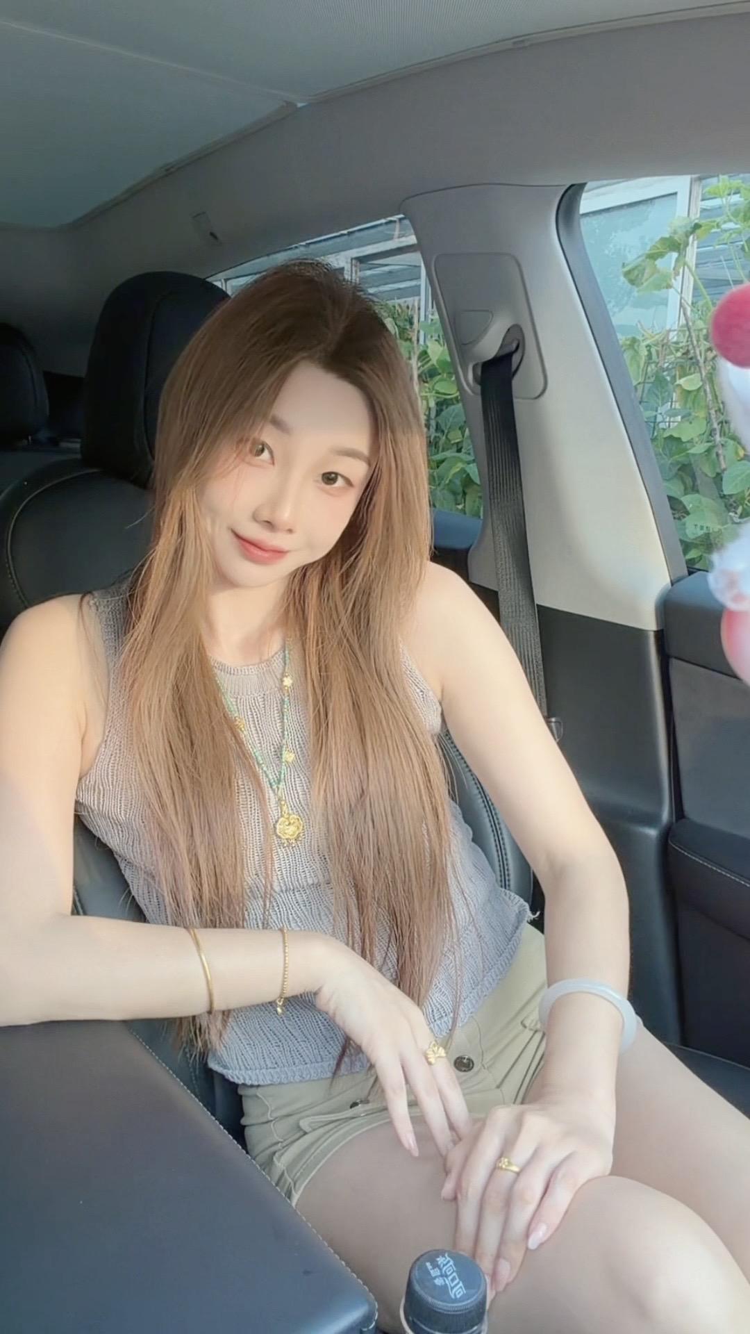 接纳所有的物是人非，放下遗憾向前走才是答案。