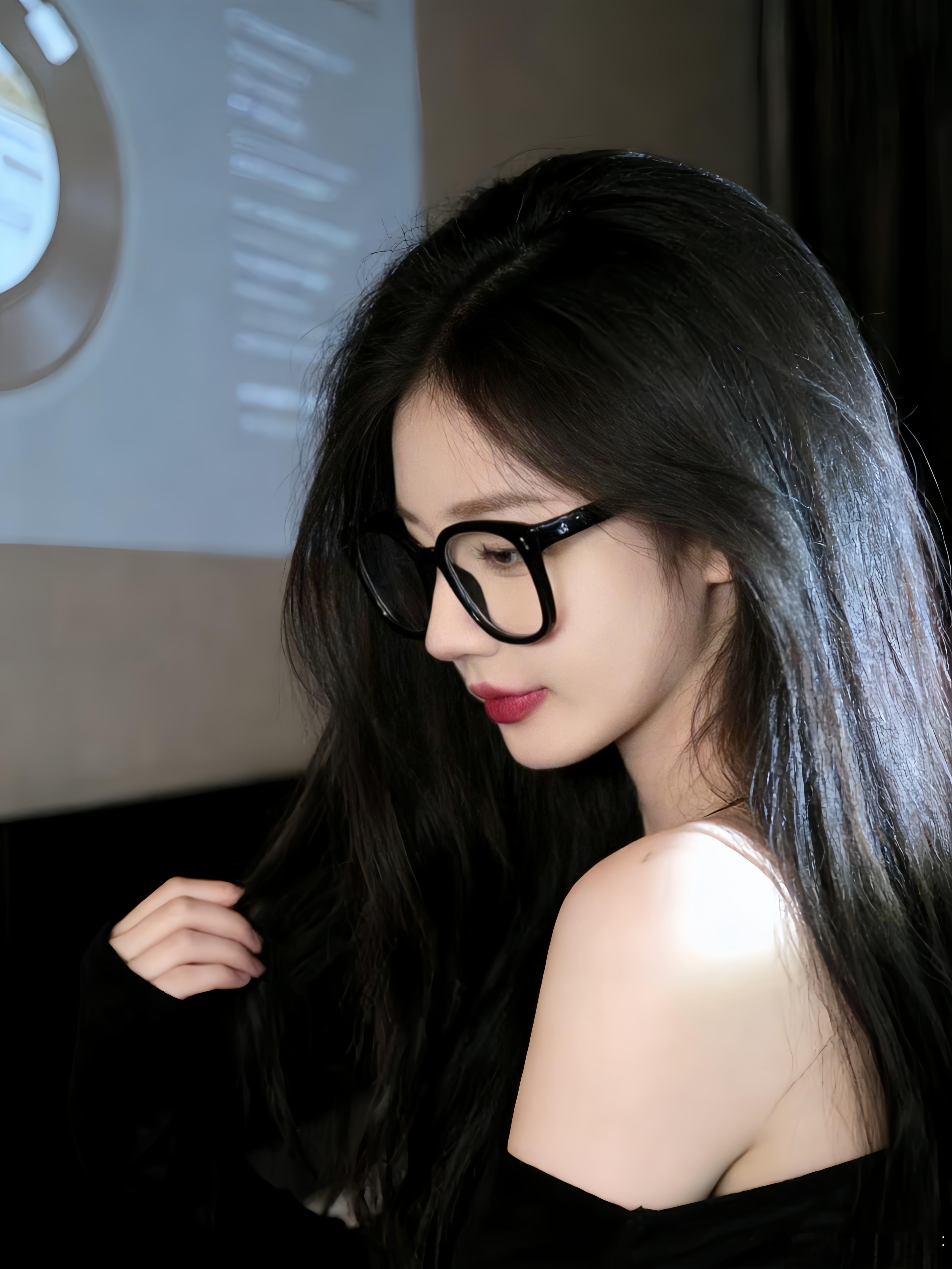 淡淡的就会顺顺的🖤 