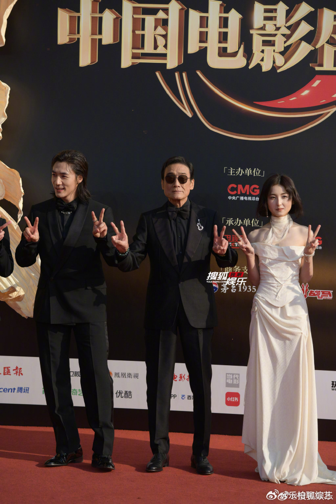 梁家辉眼中的此沙 该说不说梁家辉眼中的此沙 是这么的俊美帅气的呢，看得出来两个人