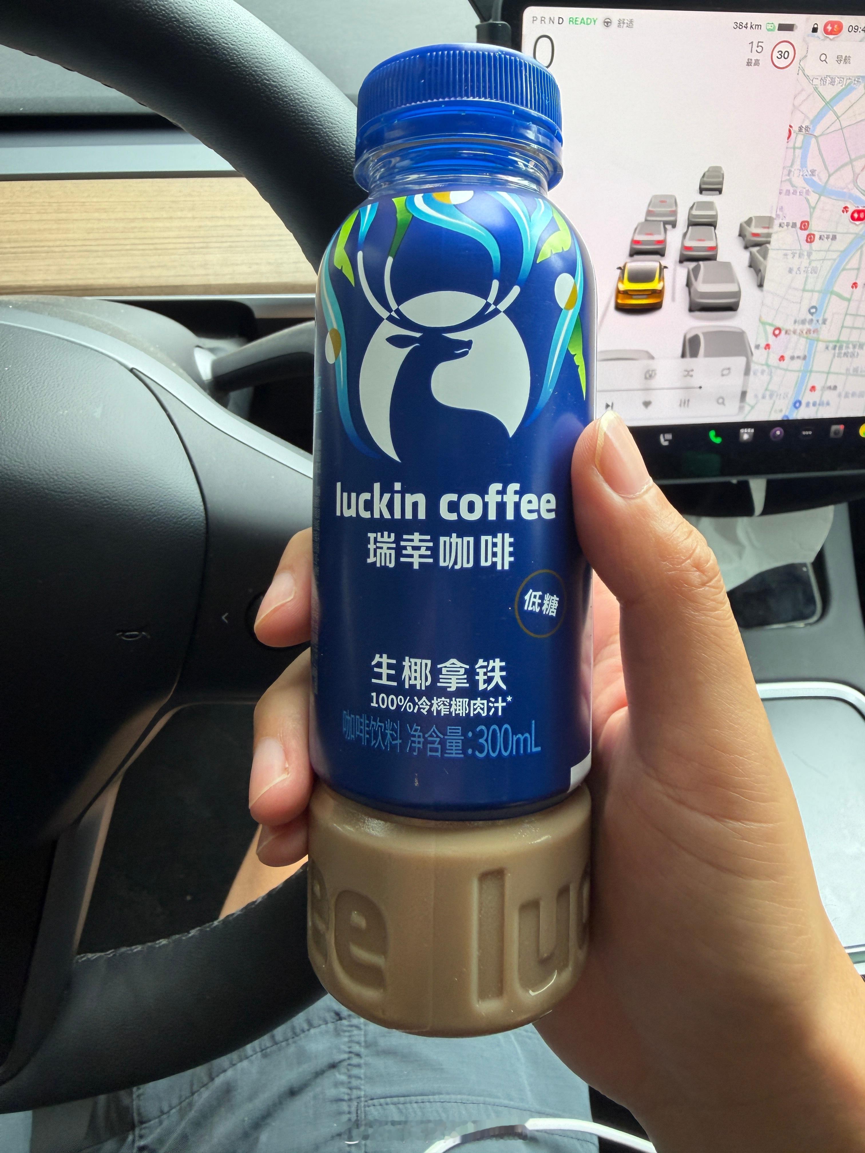 喝个瑞幸的生椰拿铁，一般般