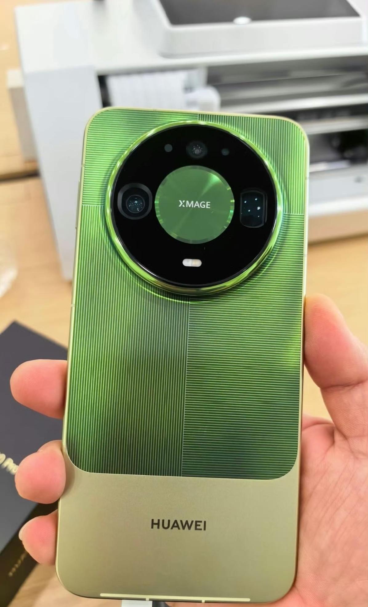 华为Mate90真机提前泄露，RS非凡大师造型彻底换新！

华为Mate90系列