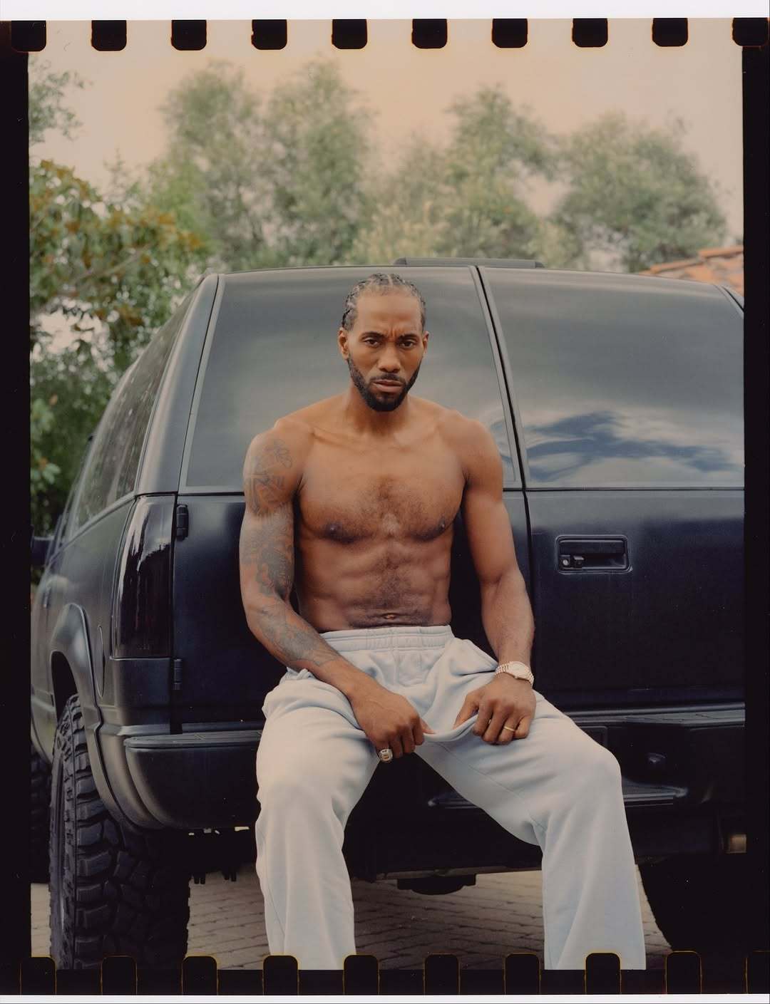 卡，和他那辆高中时买的皮卡🛻