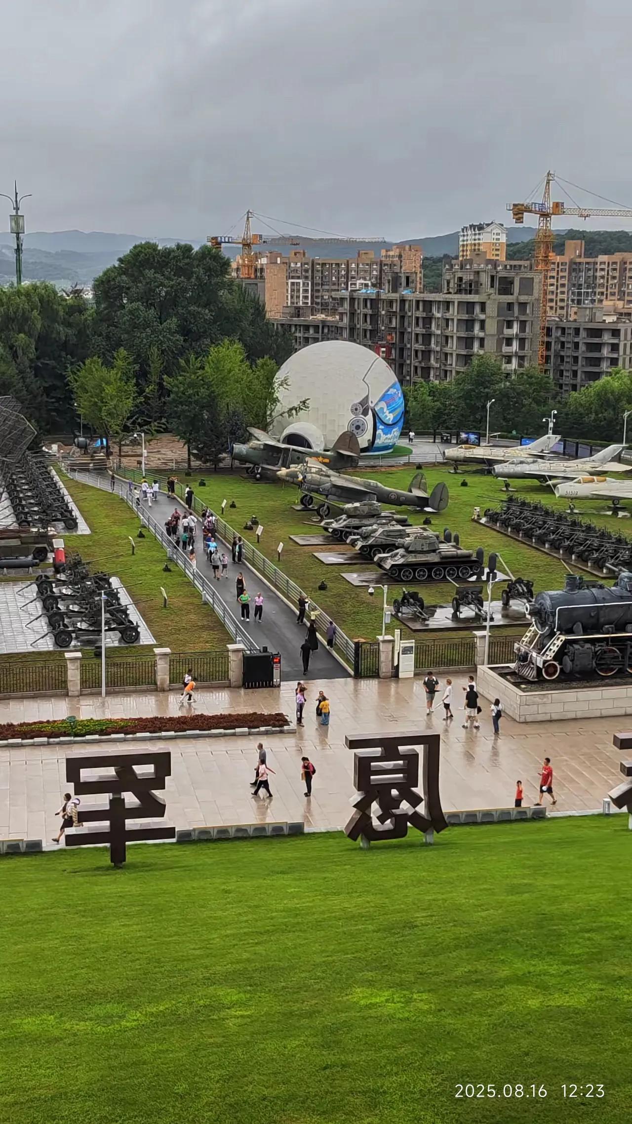 八十年代啤酒刚流行时，曾被大家叫作液体面包，喝几瓶下去，真的连饭都不用吃了！那时