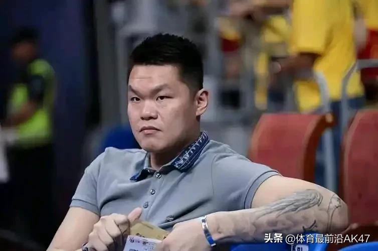 同样的剧情广东难道要重蹈上赛季的覆辙？本场比赛开局广东就陷入得分荒，第一节没打完