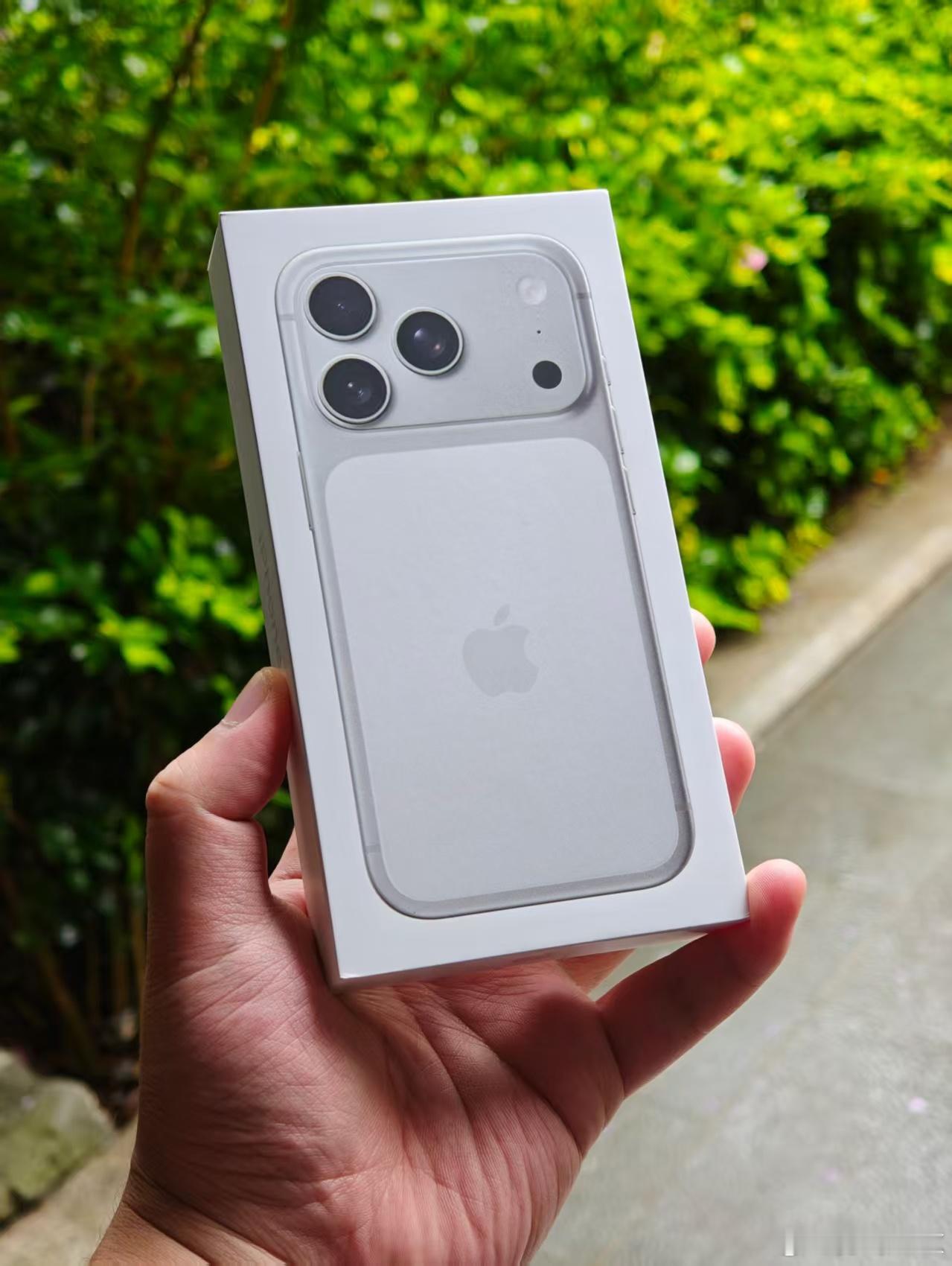 iPhone17Pro被黄牛拒收我有个朋友买了17 Pro我说你今天赶紧加价卖了