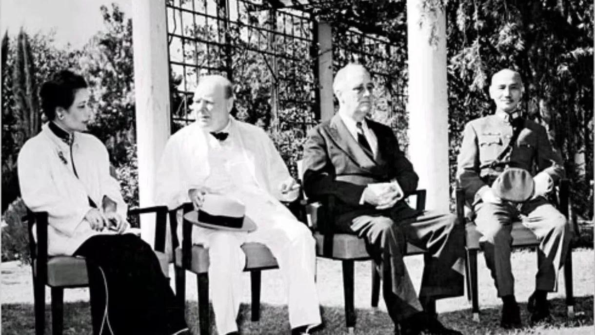 罗斯福在开罗会议上两度提议：战后由中国托管琉球。从明朝到甲午前，琉球始终是中华藩