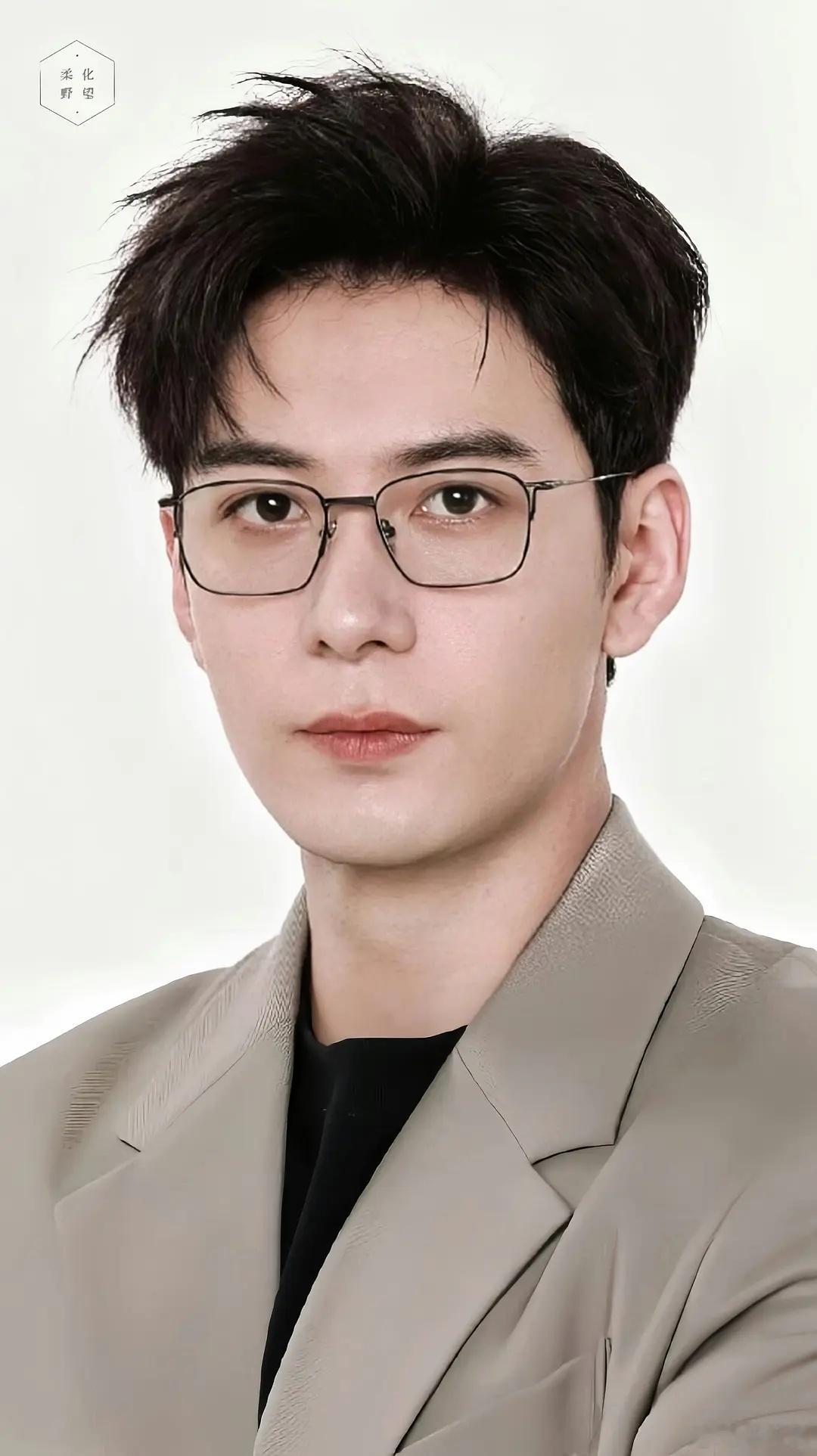 突然发现尾鱼的剧男主都是一个类型的长相 