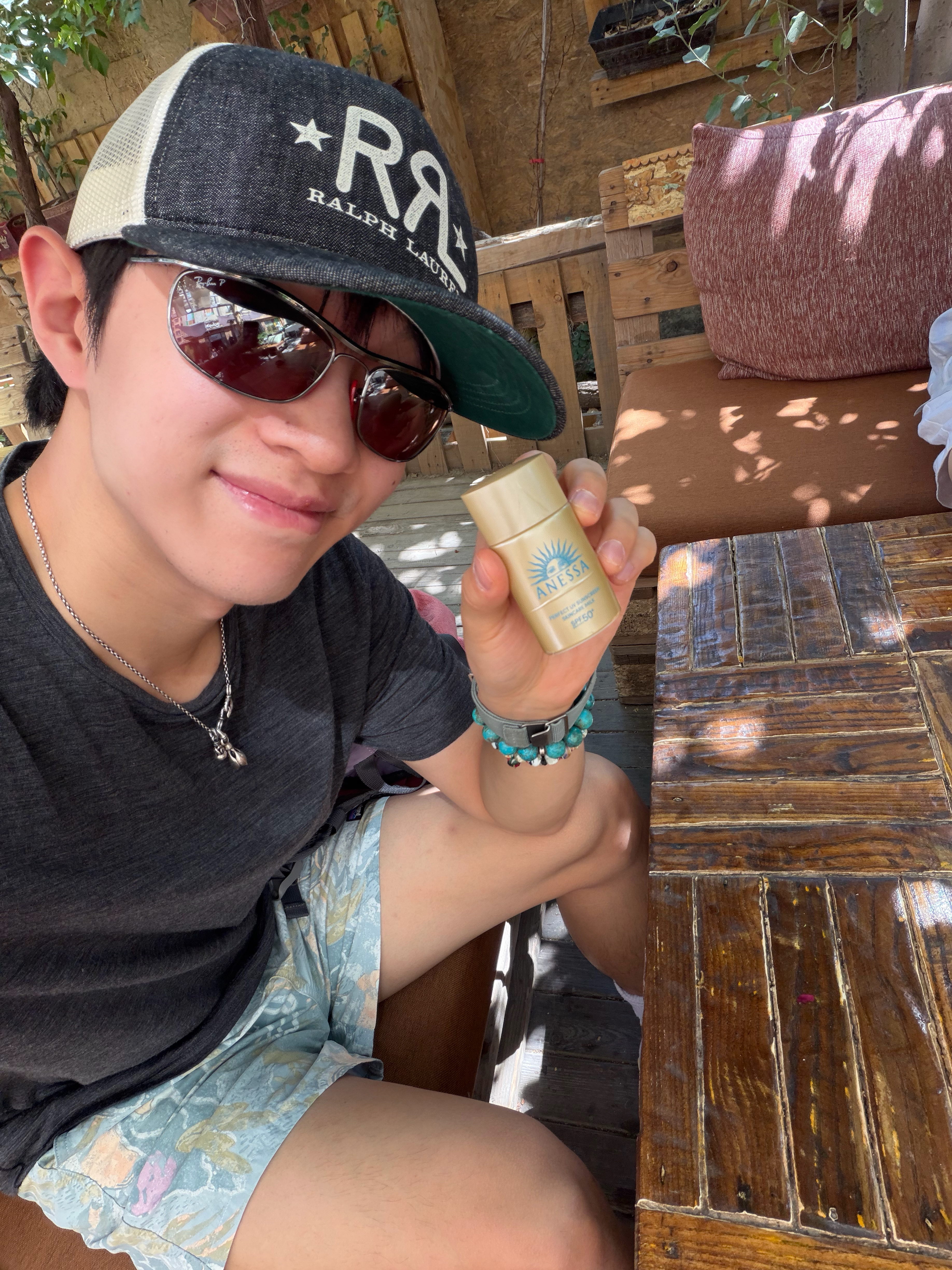 来新疆 我的墨镜和防晒跟没落下过… 