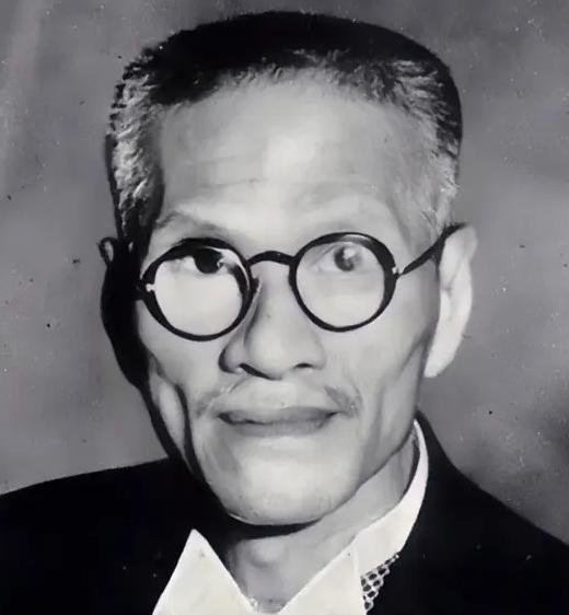 1945年，戴笠在北平邀请50多个汉奸吃饭，待众人到齐后，戴笠说：现在你们都被逮