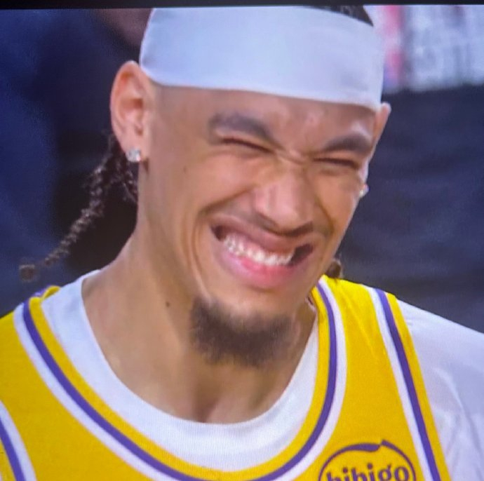 海斯表情包比扣篮精彩 海丝，你表情包都比扣篮好看啊......NBANBA全明星