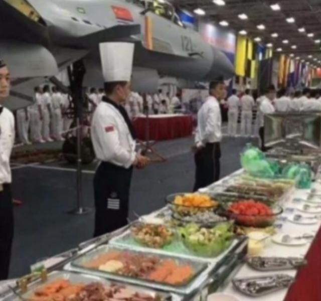 山东舰一天吃掉20头猪，烧光200万油钱，“养航母”到底多烧钱？在中国沿海，30