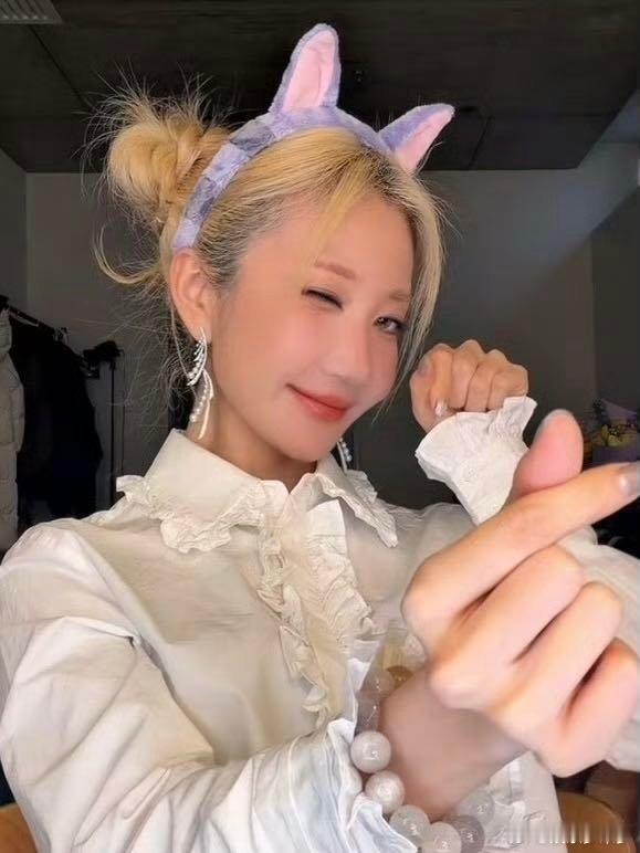 乃万直播一开就是宠 宠粉界的诚意代表！乃万直播开场就抽奖，亲手制作的手串每串都是