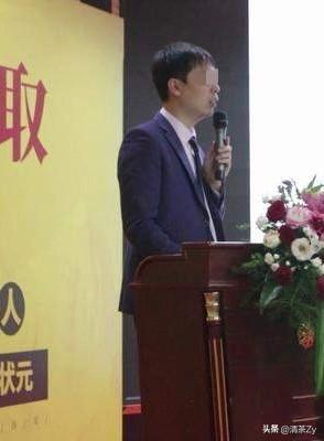 广西南宁一所学校的一位张校长竟然在家长会上脱口而出“呦西”！让所有在场家长顿时目