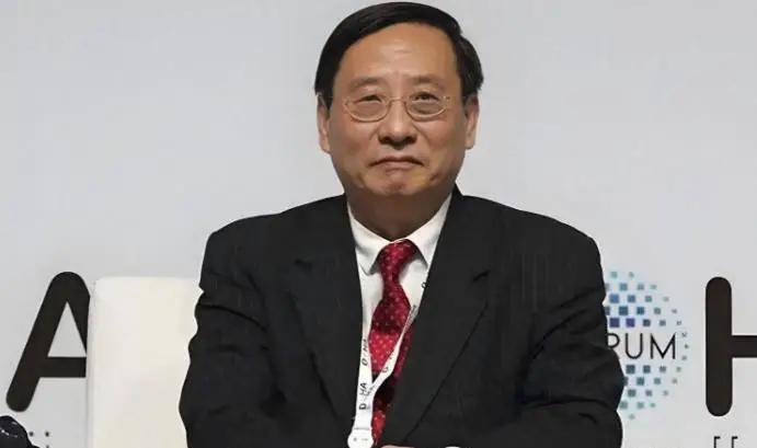 俄罗斯咬死：输气管道非得借道蒙古再进中国。中国这边就是不点头。高志凯受访时偏不走