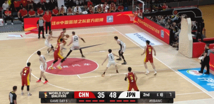 继续吃转换，王俊杰和廖三宁一样，“正常”回防——这是不够的所以这就是教练组赛前准