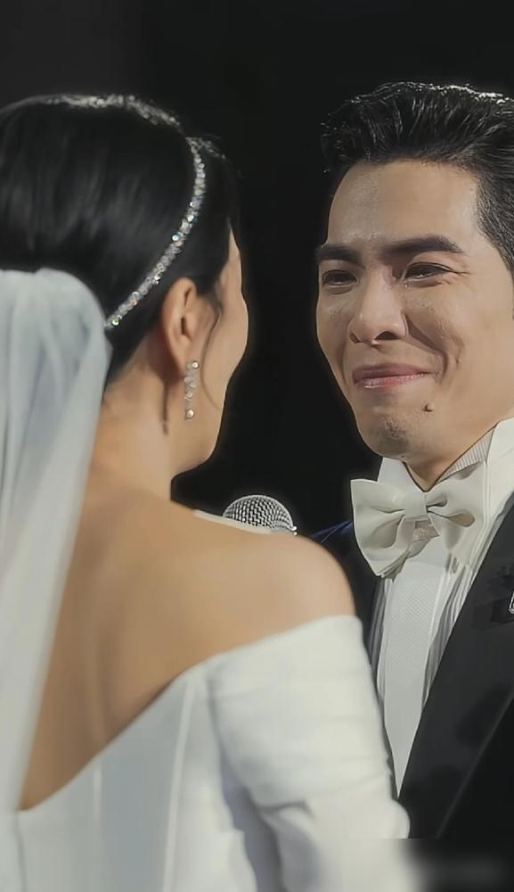 以前总觉得萧敬腾离了林有慧可能连自家门锁都捅不开。

整整16年，这哥们儿基本没