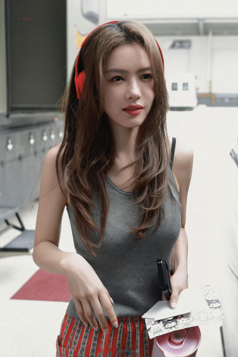 蔡文静青春洋溢，运动女孩 