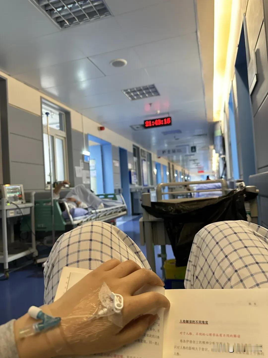 我觉得这个女人做的还不够狠，应该再进一步，和这个男人彻底撇清关系。
     一