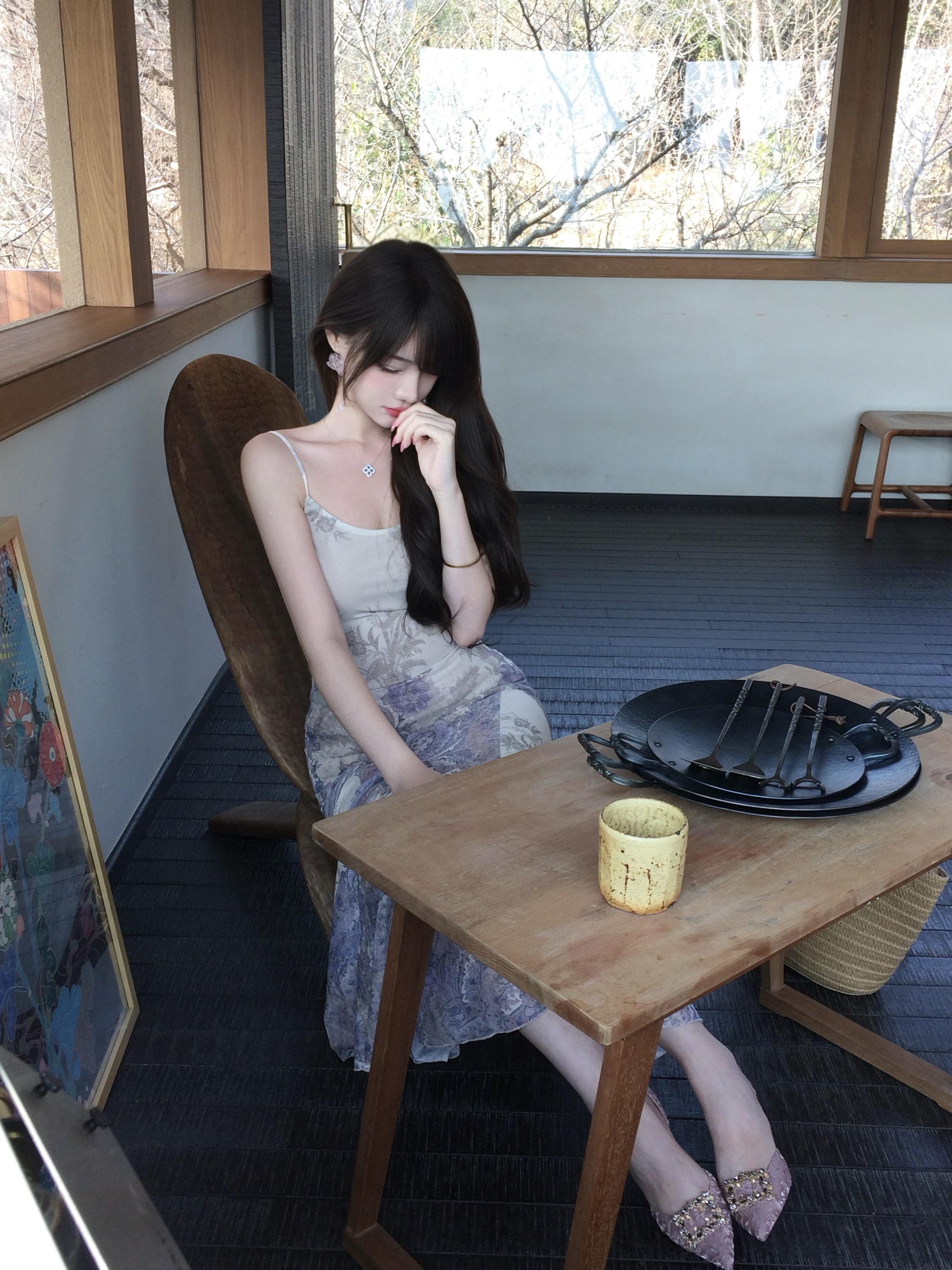 人总是在记忆里刻舟求剑 但时间不是创可贴 想起某个瞬间还是会流泪