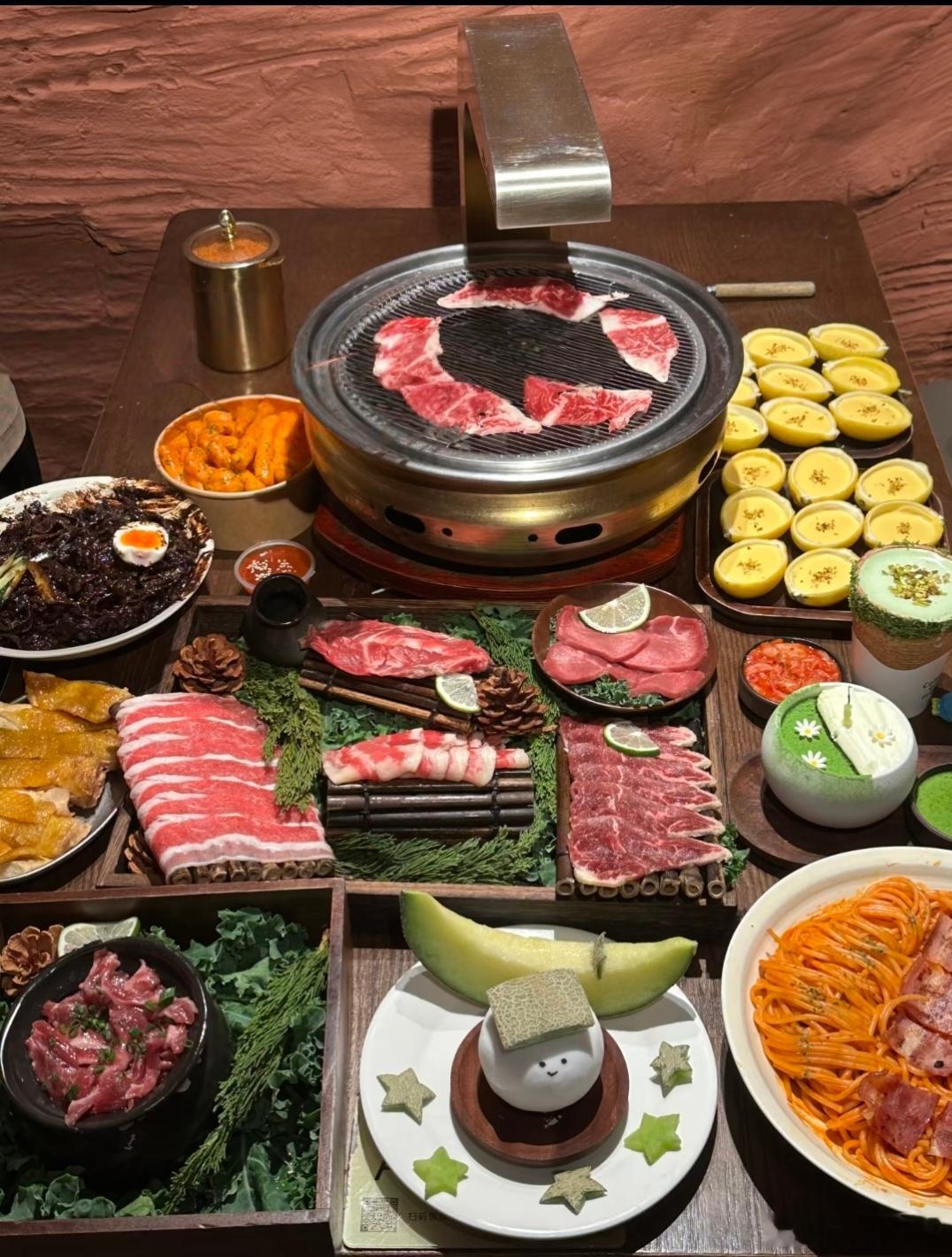 南京觅洞炭火烤肉（1912店）独特溶洞洞穴装修，特别适合约会小聚 