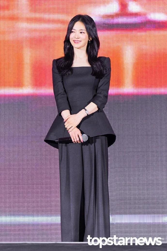 从崔恩熙到民子，宋慧乔镜头前松弛感从何而来？
 
十九岁的崔恩熙，是青涩易碎的悲