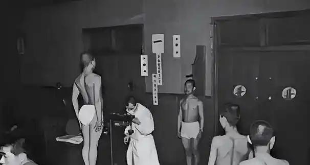 1945年日本投降后，驻日美军的存在引发日本政府一系列特殊应对措施，其中"特殊慰