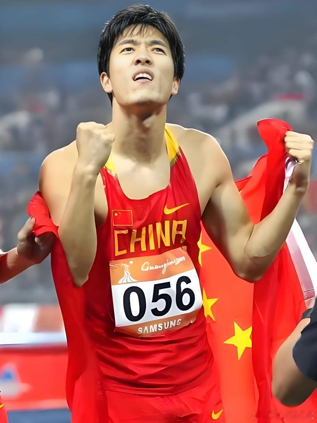 奥运冠军刘翔在微博发文称，“9月1日已经买断，获得49.4万买断费”。他还称，从