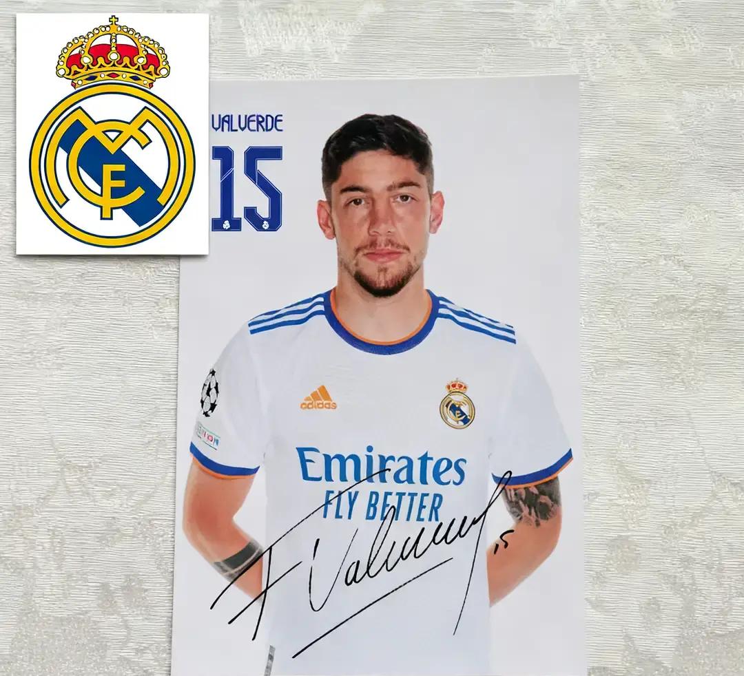 今晨欧冠上半时，短短六分钟内，姆巴佩上演帽子戏法，皇马以3:1的比分客场领先奥林